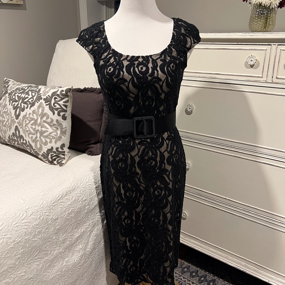 Adrianna Papell Size 4 Black Lace Dress